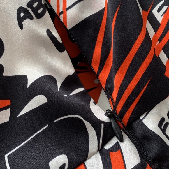 πππ Iceberg Italy 100% silk newsprint top size S or 42 European πππ - Picture 8 of 10